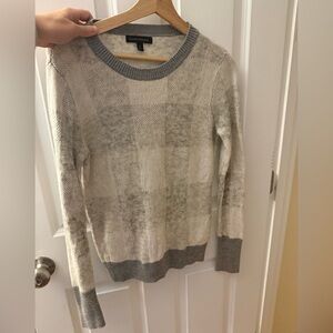 Banana Republic Cream and Gray Women's Sweater